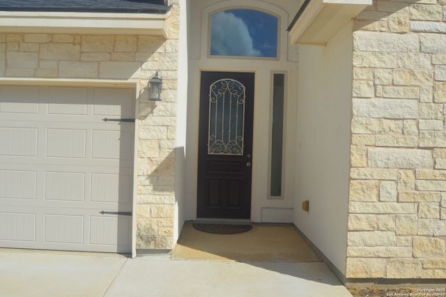 153 medium meadow, Lytle, TX 78052