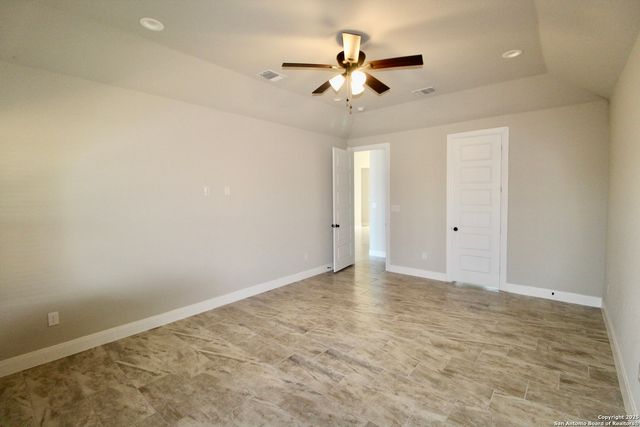 153 medium meadow, Lytle, TX 78052