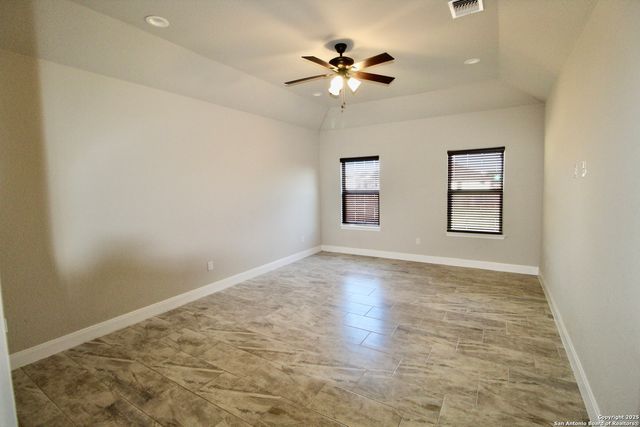 153 medium meadow, Lytle, TX 78052