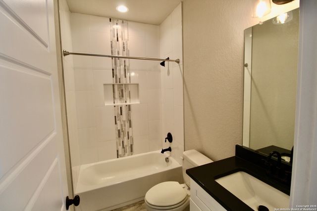 153 medium meadow, Lytle, TX 78052