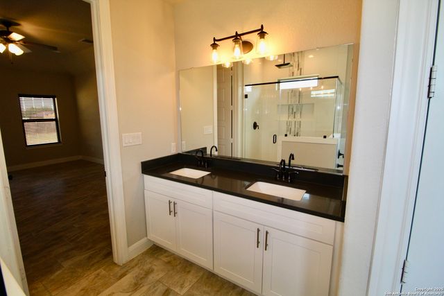 153 medium meadow, Lytle, TX 78052