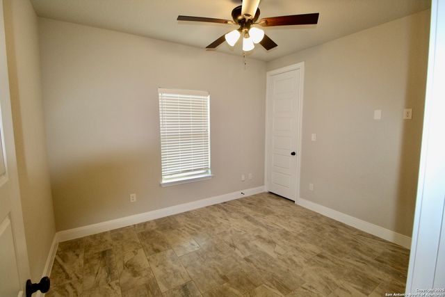 153 medium meadow, Lytle, TX 78052