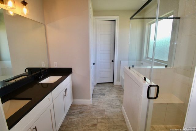 153 medium meadow, Lytle, TX 78052