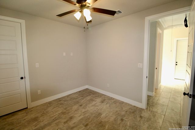 153 medium meadow, Lytle, TX 78052