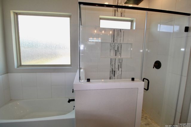 153 medium meadow, Lytle, TX 78052