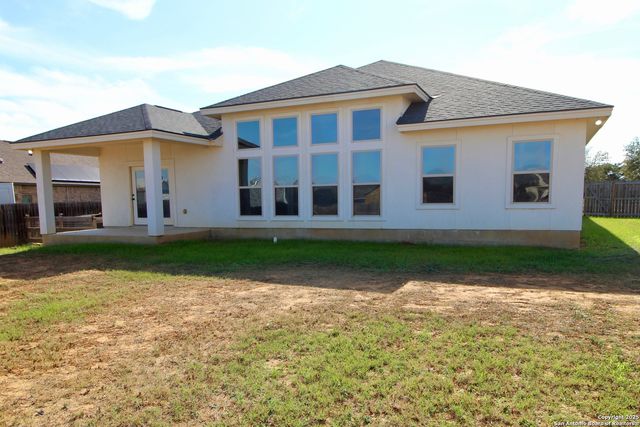153 medium meadow, Lytle, TX 78052