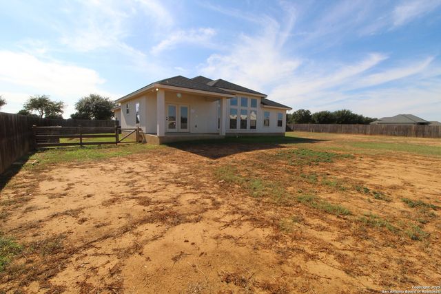 153 medium meadow, Lytle, TX 78052