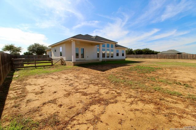 153 medium meadow, Lytle, TX 78052