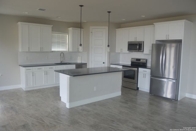 153 medium meadow, Lytle, TX 78052
