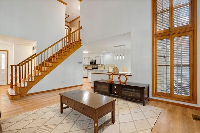 559 Bradbury Lane, Geneva, IL 60134