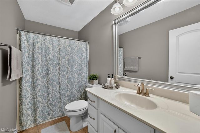 110 Trailhead Lane, Berea, OH 44017