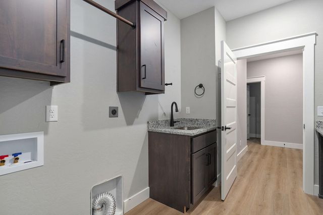 4898 S Sycamore Avenue, Springfield, MO 65810