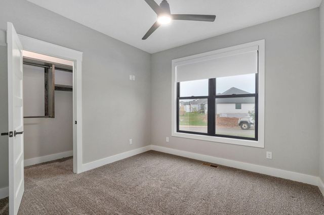 4898 S Sycamore Avenue, Springfield, MO 65810