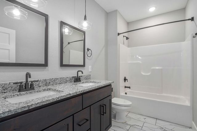4898 S Sycamore Avenue, Springfield, MO 65810