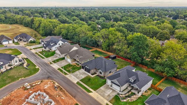 4898 S Sycamore Avenue, Springfield, MO 65810