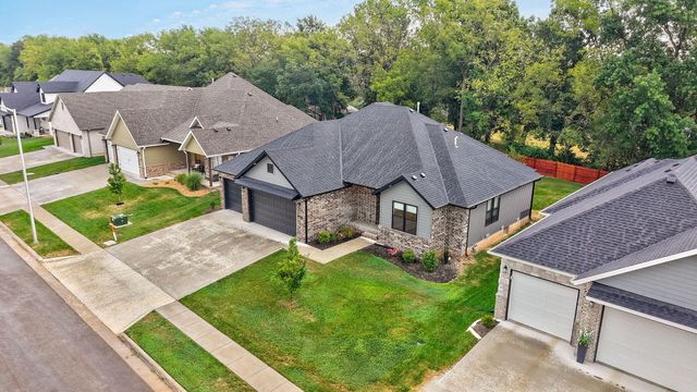 4898 S Sycamore Avenue, Springfield, MO 65810