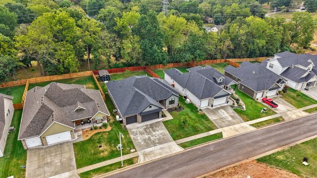 4898 S Sycamore Avenue, Springfield, MO 65810