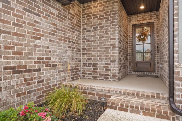 4898 S Sycamore Avenue, Springfield, MO 65810