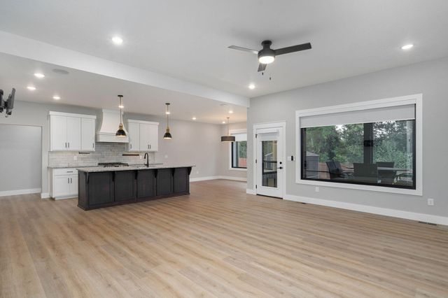 4898 S Sycamore Avenue, Springfield, MO 65810