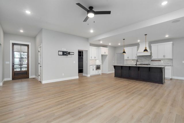 4898 S Sycamore Avenue, Springfield, MO 65810