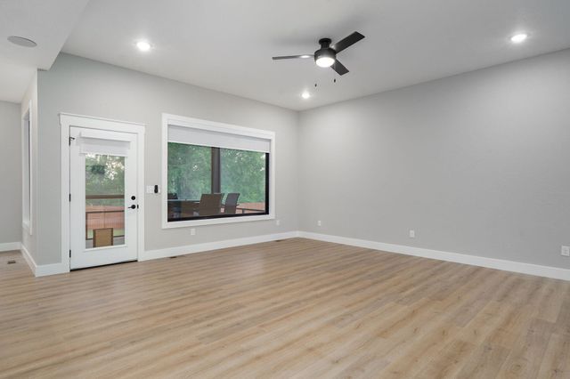 4898 S Sycamore Avenue, Springfield, MO 65810