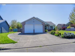 221 W LINCOLN St, Carlton, OR 97111