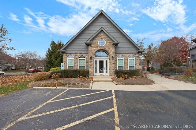 35 Foxcroft Road 123, Naperville, IL 60565