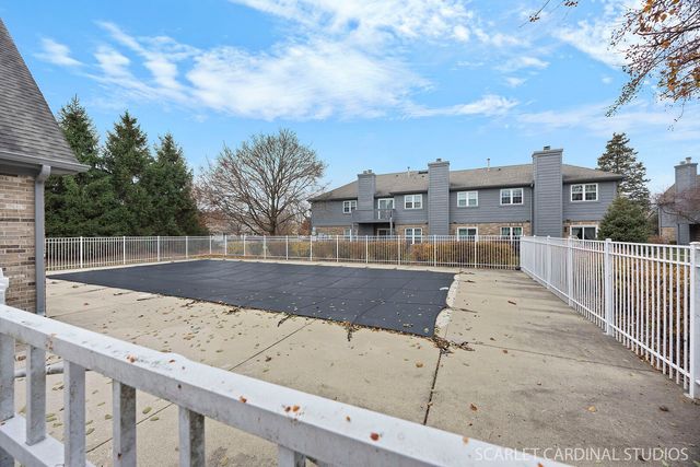35 Foxcroft Road 123, Naperville, IL 60565