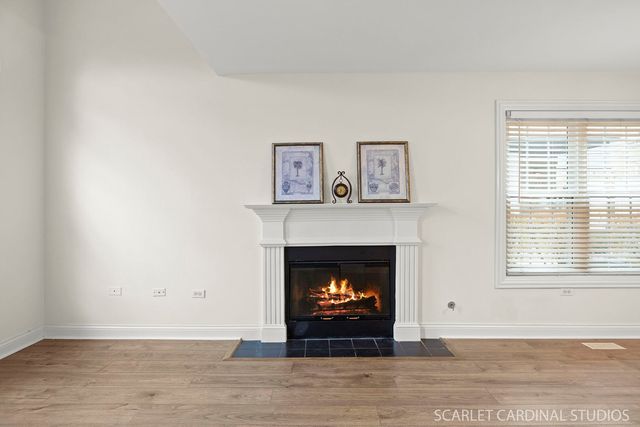 35 Foxcroft Road 123, Naperville, IL 60565