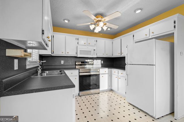 10 Laurel Cove SW, Euharlee, GA 30120