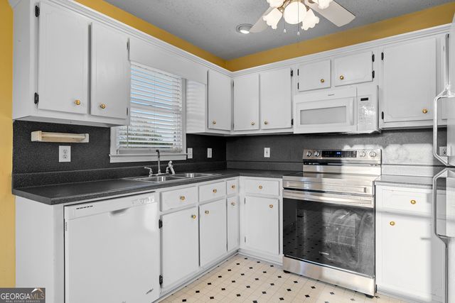 10 Laurel Cove SW, Euharlee, GA 30120