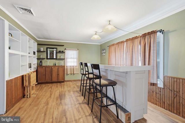 396 PINEWOOD DR, Levittown, PA 19054