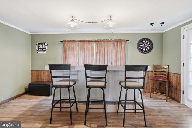 396 PINEWOOD DR, Levittown, PA 19054