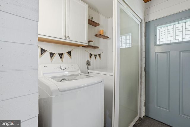 396 PINEWOOD DR, Levittown, PA 19054