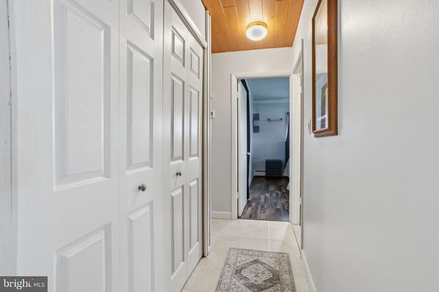 396 PINEWOOD DR, Levittown, PA 19054