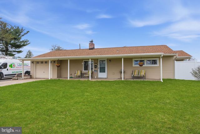 396 PINEWOOD DR, Levittown, PA 19054