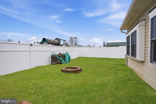 396 PINEWOOD DR, Levittown, PA 19054