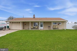 396 PINEWOOD DR, Levittown, PA 19054