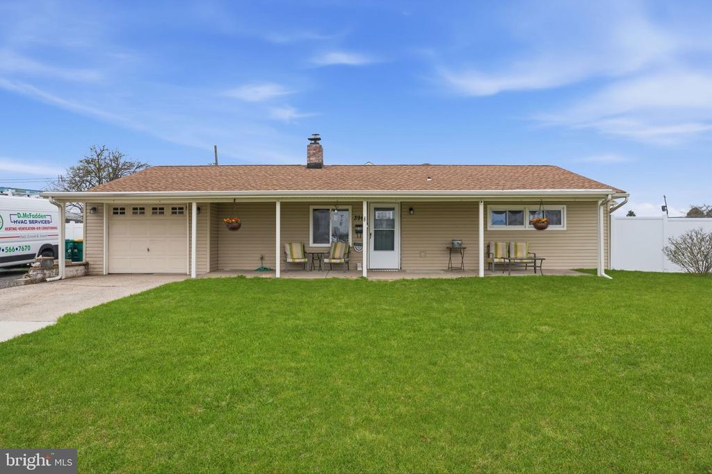 396 PINEWOOD DR, Levittown, PA 19054