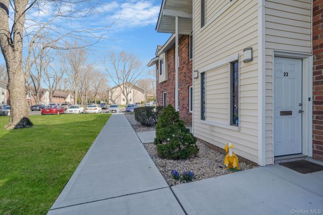 22 Kiowa Court 22, Coram, NY 11727