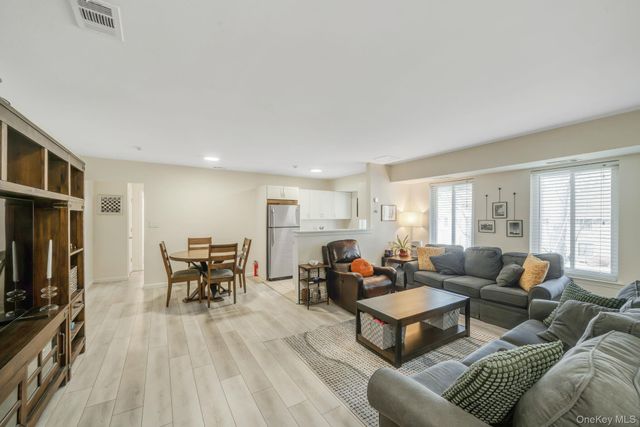 22 Kiowa Court 22, Coram, NY 11727