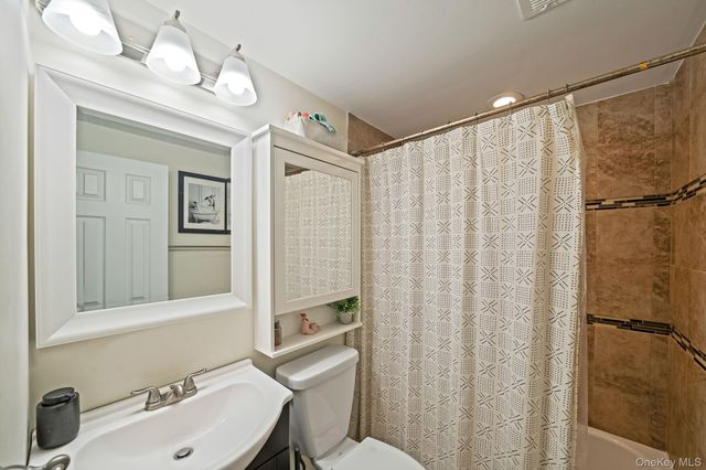22 Kiowa Court 22, Coram, NY 11727