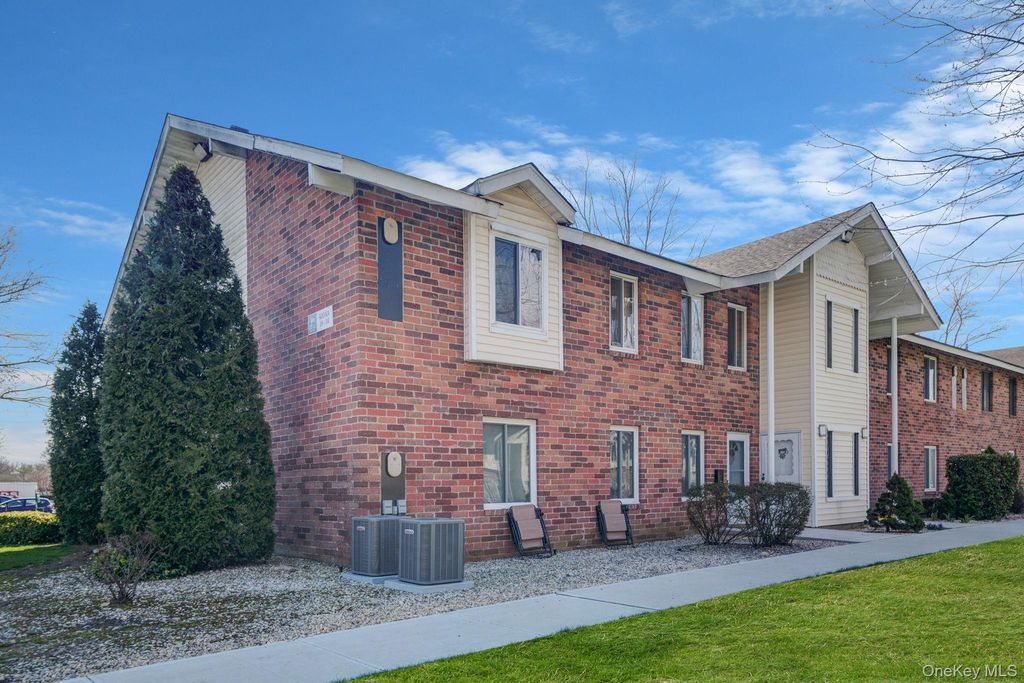 22 Kiowa Court 22, Coram, NY 11727