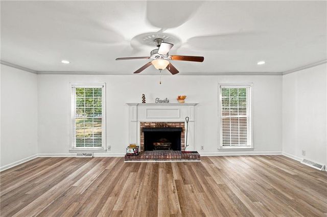 108 E Creekview Drive Drive SW, Rome, GA 30165