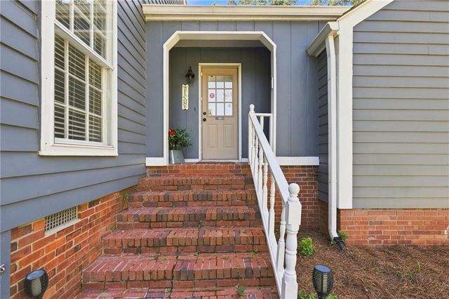 108 E Creekview Drive Drive SW, Rome, GA 30165
