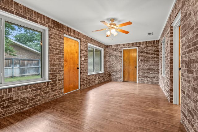 103 Baylor Lane, Levelland, TX 79336