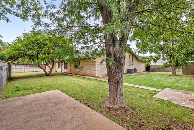 103 Baylor Lane, Levelland, TX 79336