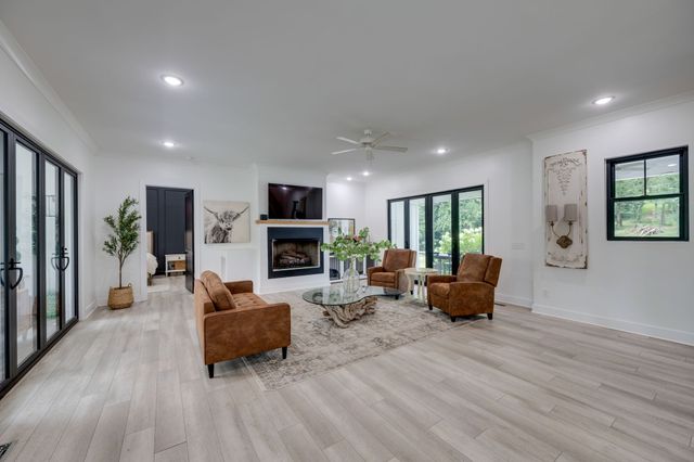 1838 Rock Springs Rd, Columbia, TN 38401