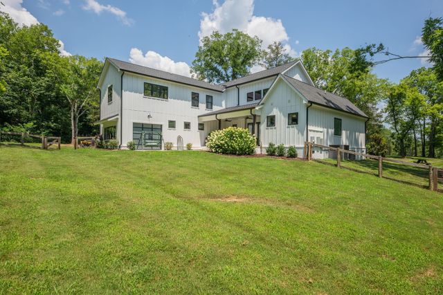 1838 Rock Springs Rd, Columbia, TN 38401