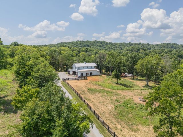 1838 Rock Springs Rd, Columbia, TN 38401